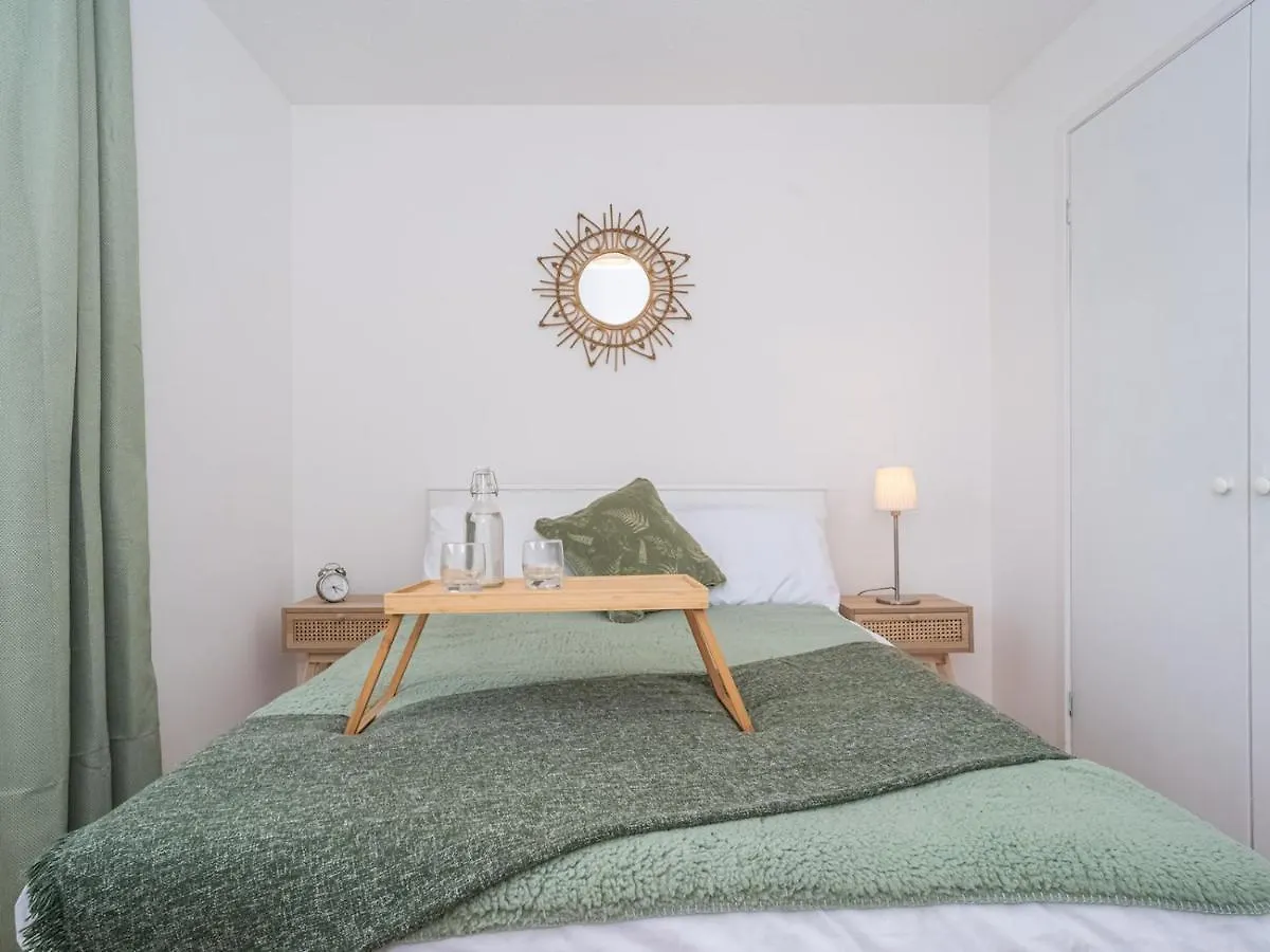 Newly Furnished 2Bed Flat With Peaceful Views Apartment Edinburgh