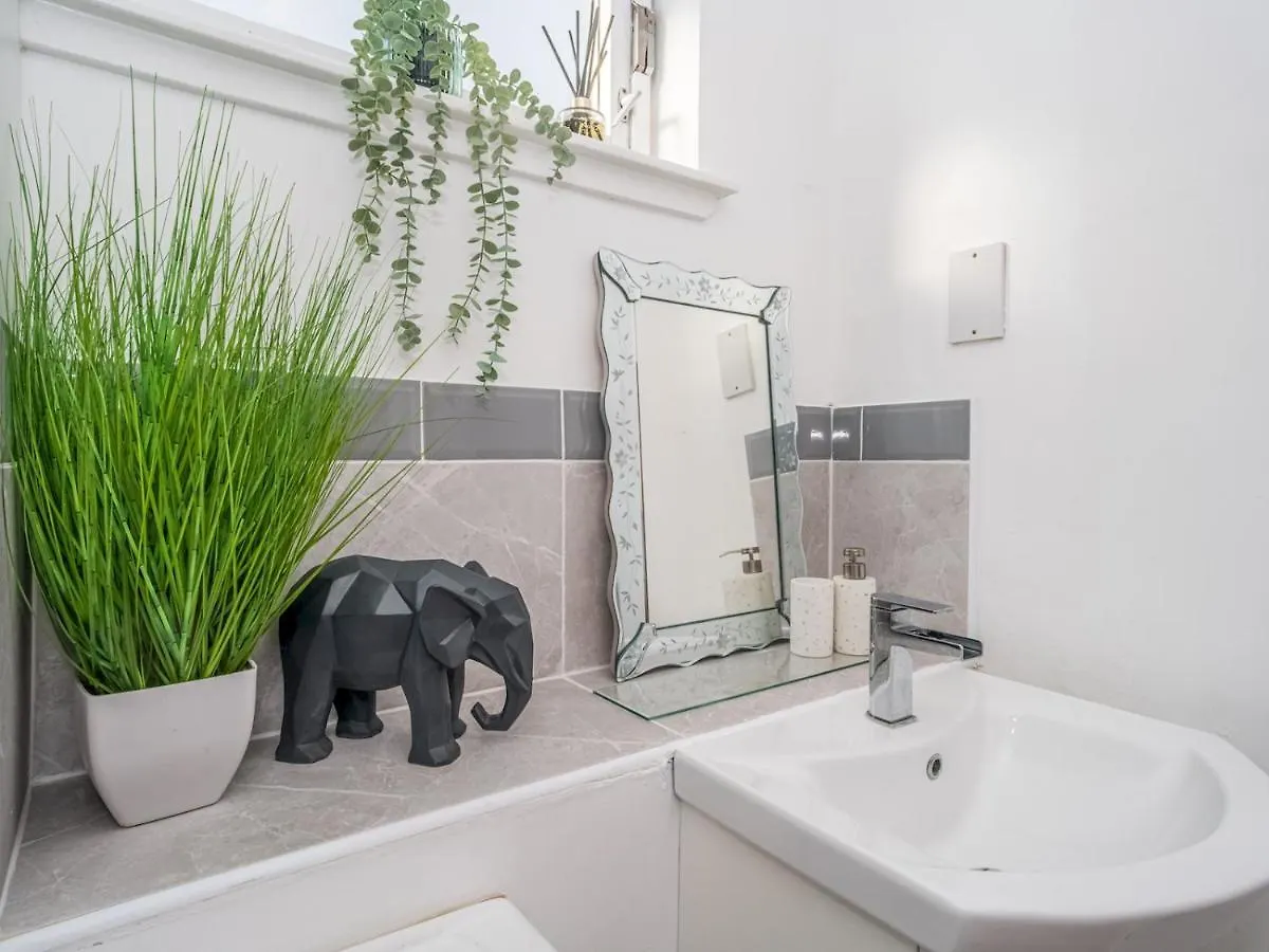 Newly Furnished 2Bed Flat With Peaceful Views Apartment Edinburgh United Kingdom