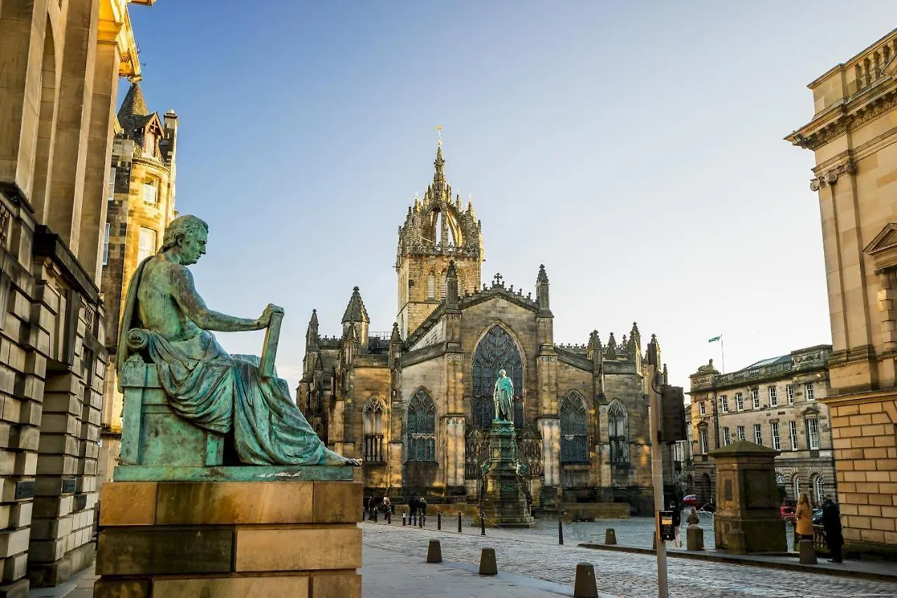 Newly Furnished 2Bed Flat With Peaceful Views Apartment Edinburgh