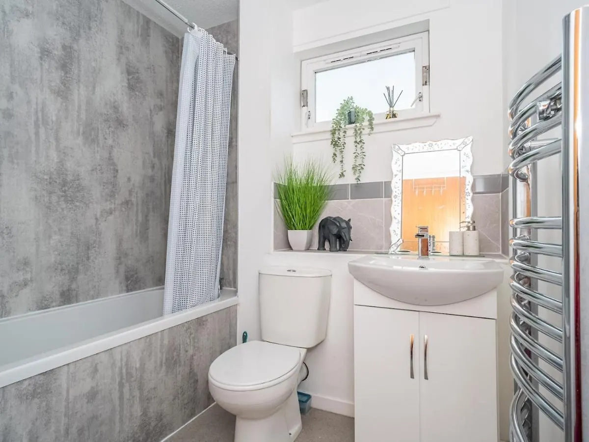 Newly Furnished 2Bed Flat With Peaceful Views Apartment Edinburgh