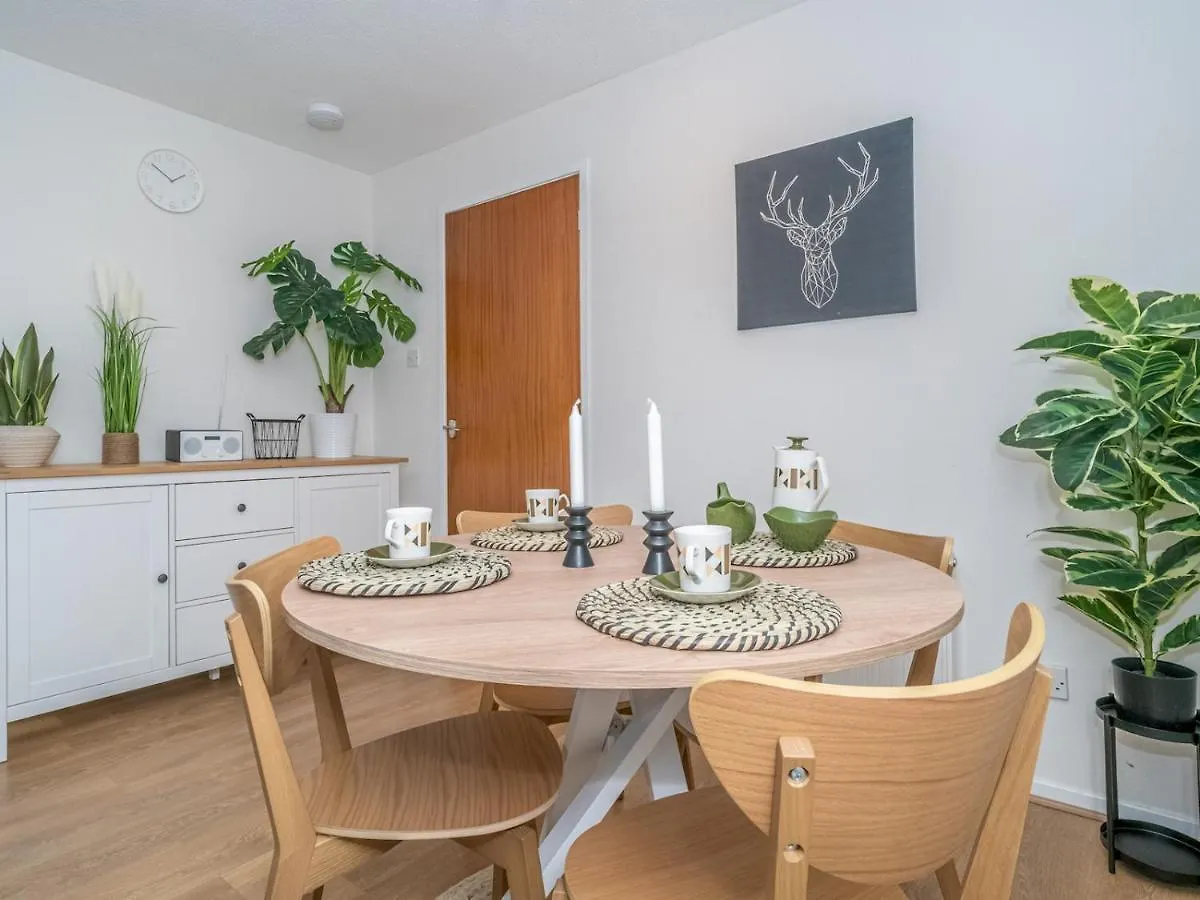 Newly Furnished 2Bed Flat With Peaceful Views Apartment Edinburgh