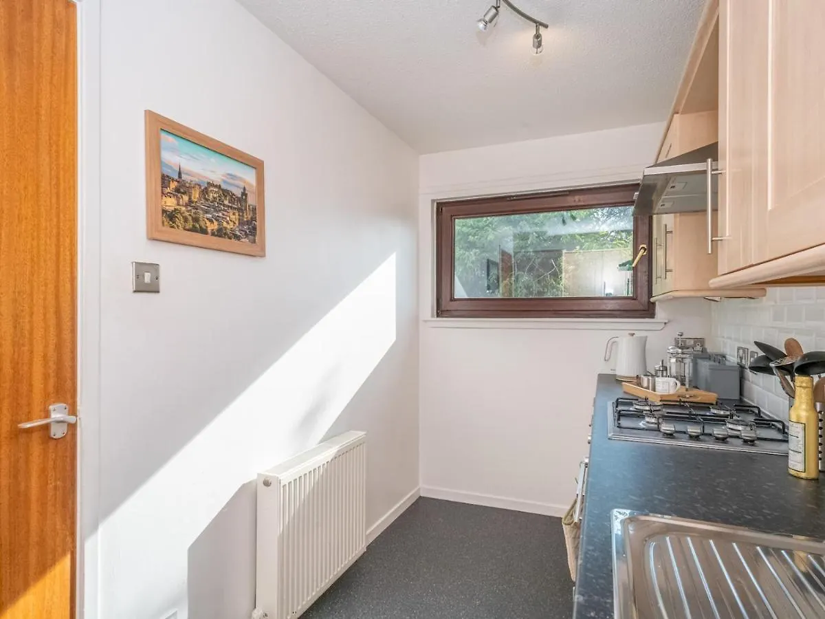 Newly Furnished 2Bed Flat With Peaceful Views Apartment Edinburgh