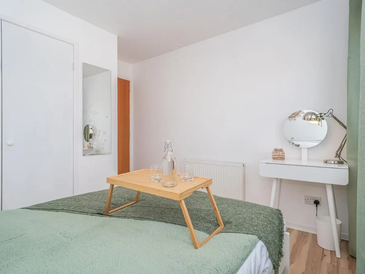 Newly Furnished 2Bed Flat With Peaceful Views Apartment Edinburgh