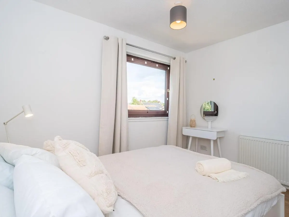 Newly Furnished 2Bed Flat With Peaceful Views Apartment Edinburgh