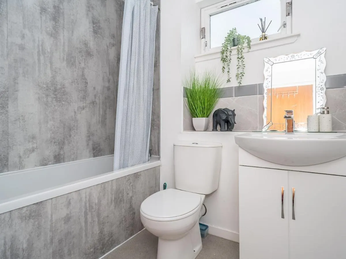 Newly Furnished 2Bed Flat With Peaceful Views Apartment Edinburgh United Kingdom