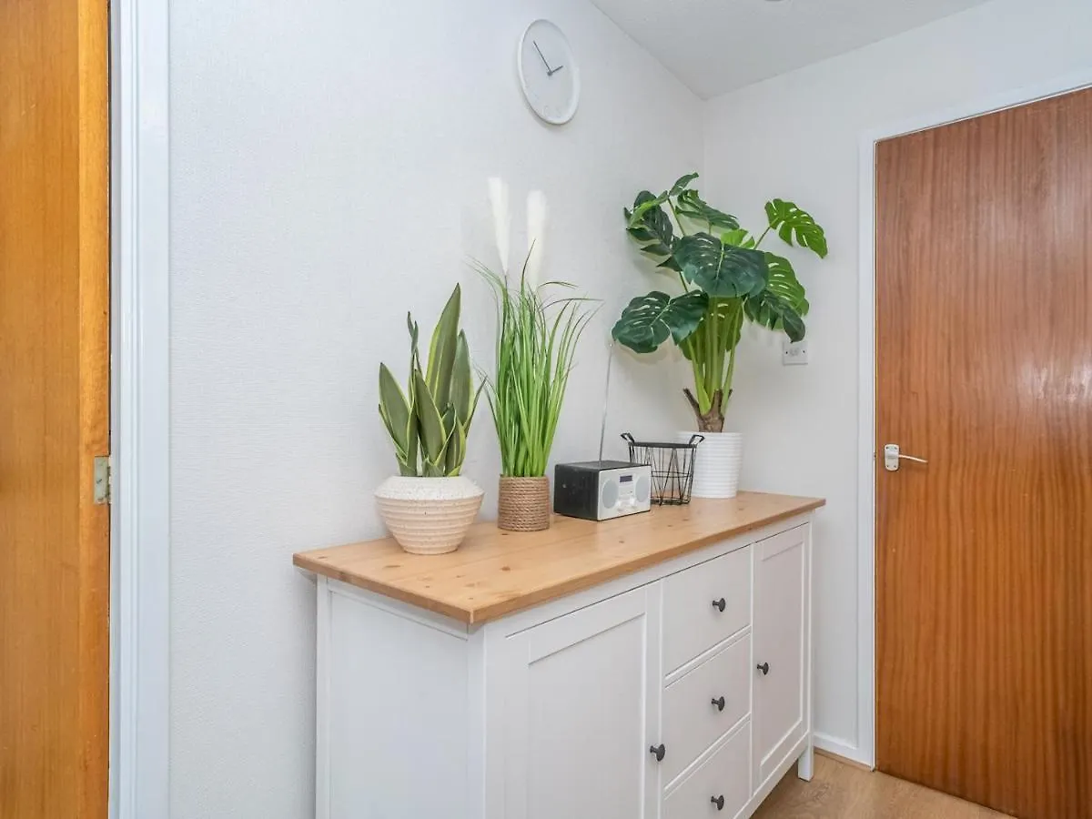 Newly Furnished 2Bed Flat With Peaceful Views Apartment Edinburgh