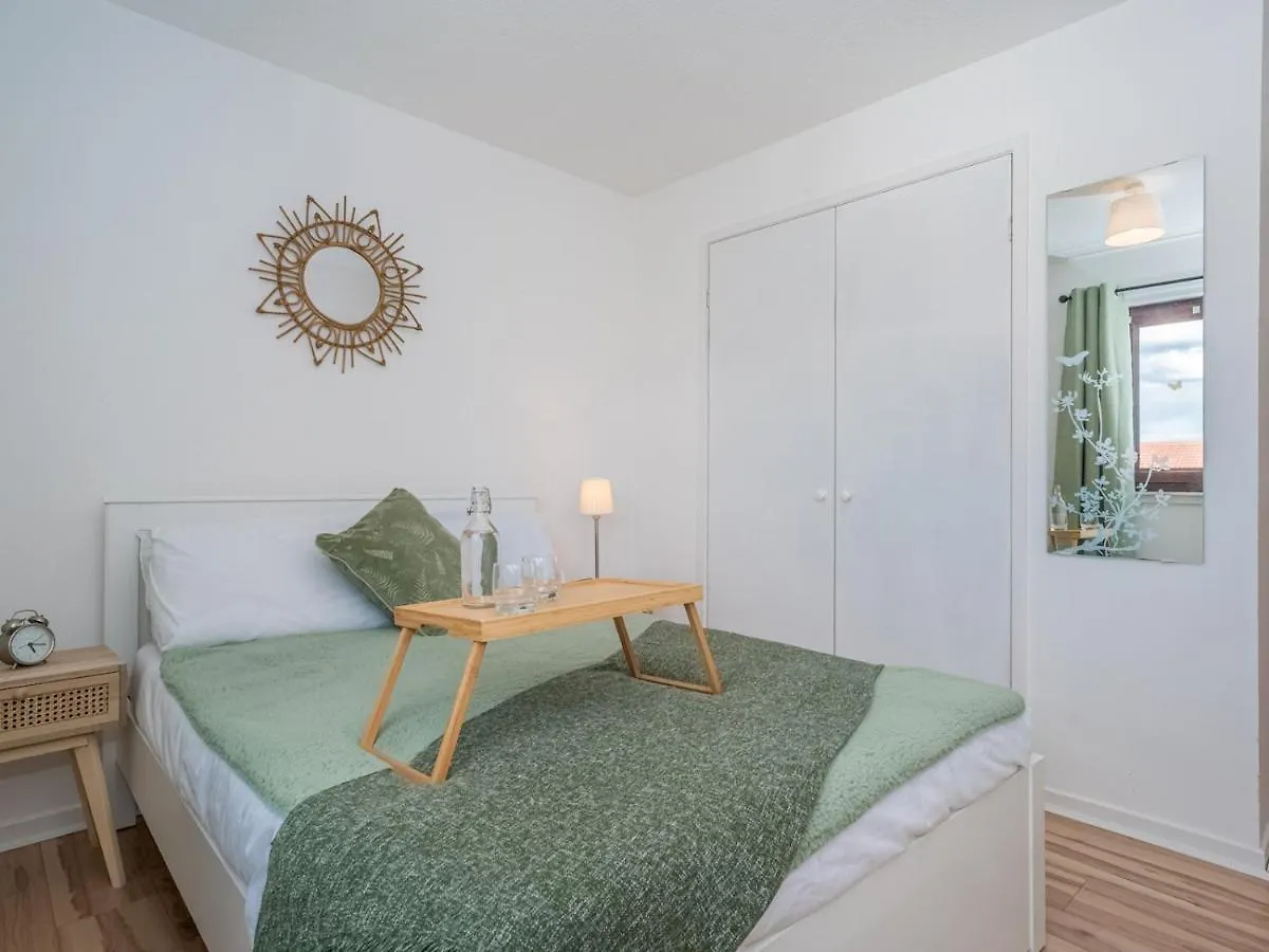 Newly Furnished 2Bed Flat With Peaceful Views Apartment Edinburgh 0*,